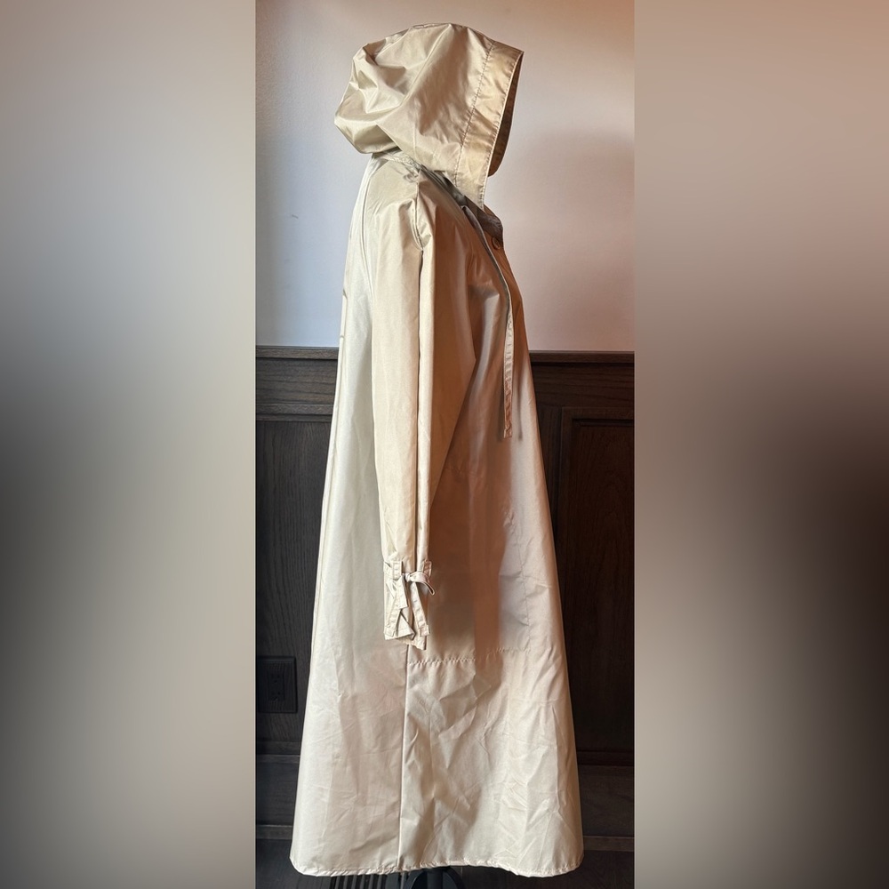 Totes Cream Hooded Trench rain coat. - Picture 4 of 8